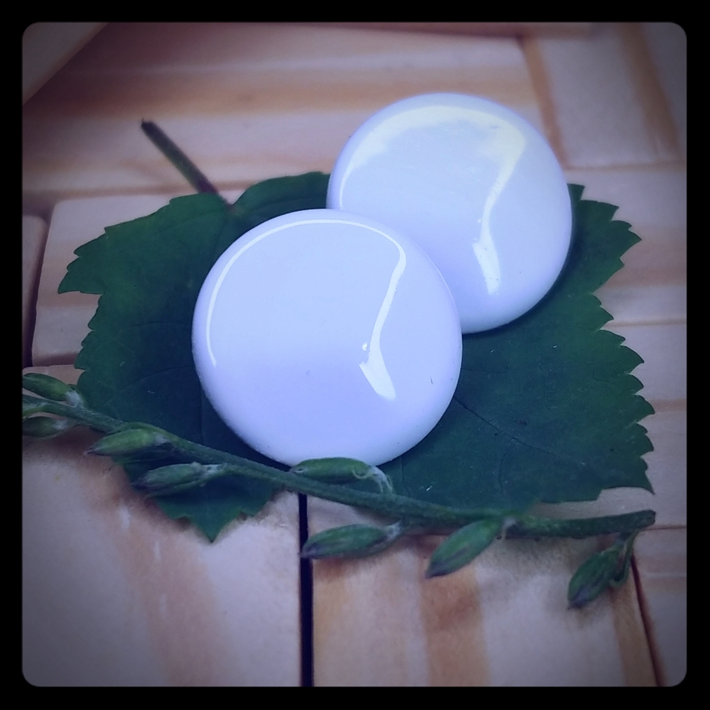 ✔Simple White Enamel Stud Earrings